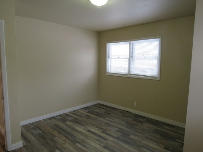 Building Photo - 3 Bedroom / 1 Bonus Room / 1 3/4 Bath Hous...