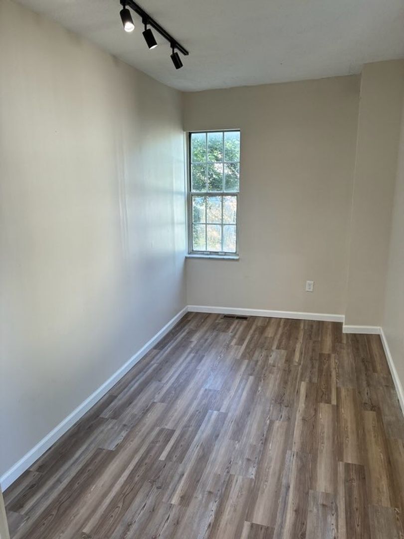 Building Photo - 76 Cortina Way