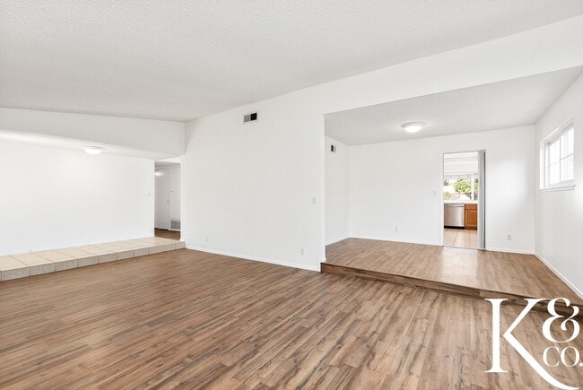Building Photo - Stunning 4-Bedroom Simi Valley Home with P...