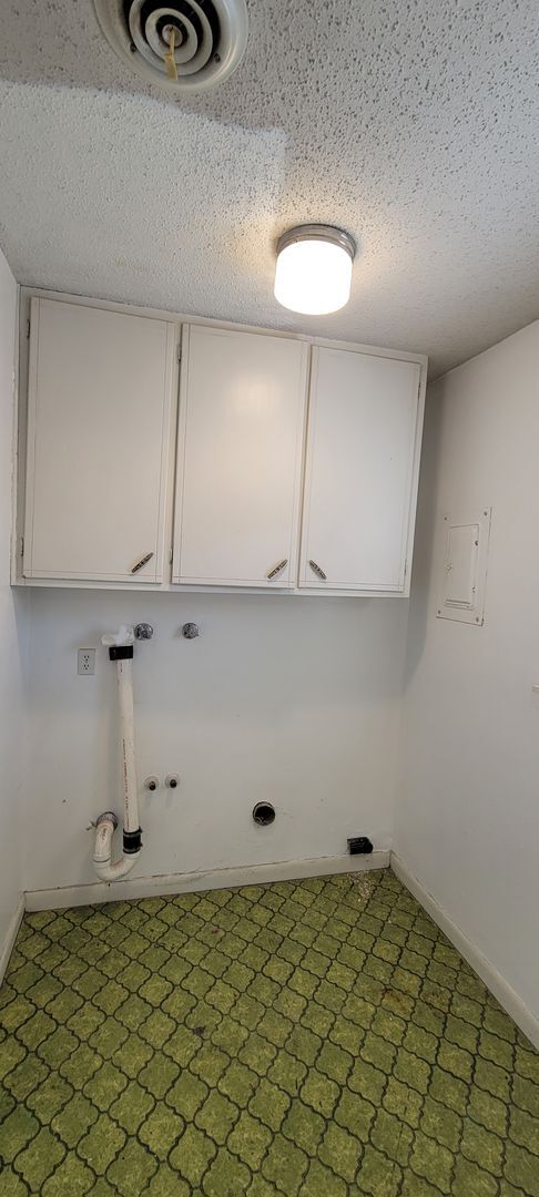 Building Photo - re1417