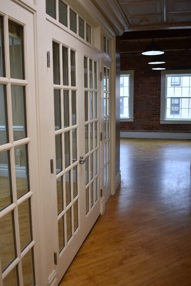 Building Photo - 270 Pleasant St