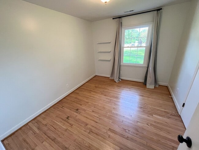 Building Photo - Gorgeous 3 bedroom, 2 bathroom brick home ...