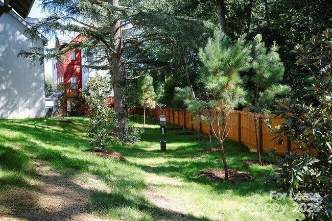 Building Photo - 2925 Commonwealth Ave