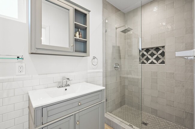 Building Photo - 619 Westmount Dr