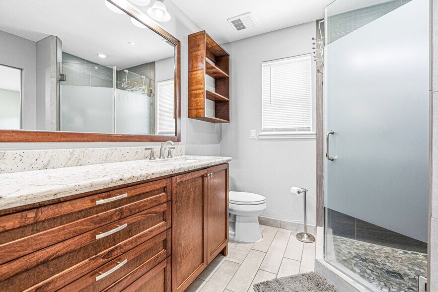 Building Photo - 1046 Apache Falls Dr