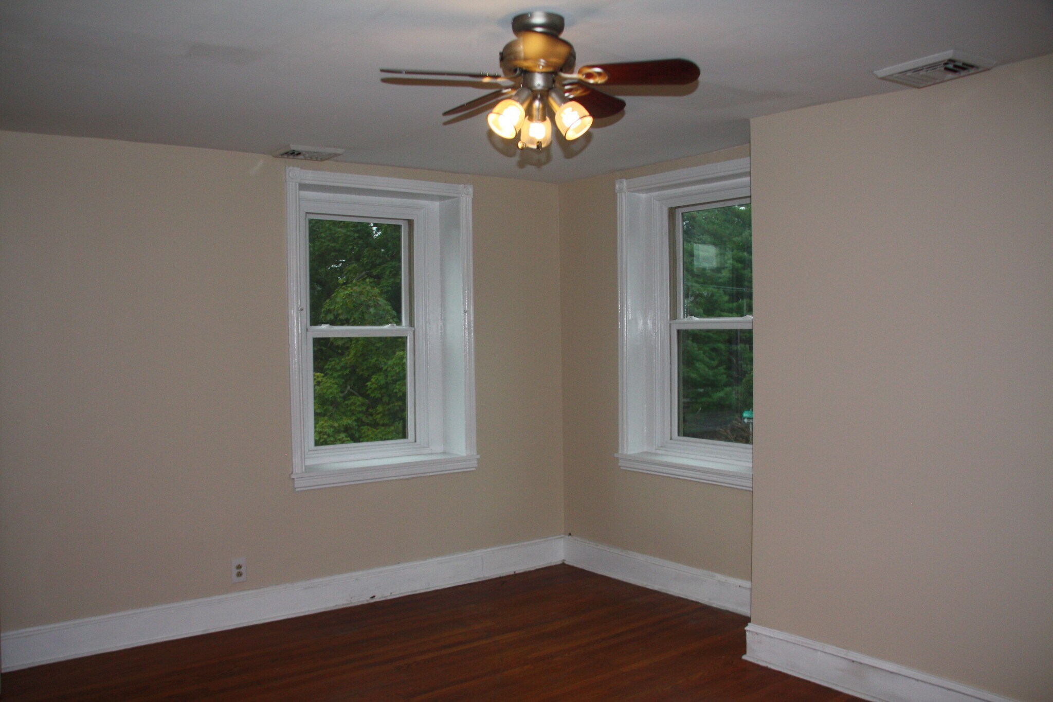 Building Photo - 921 S 48th St