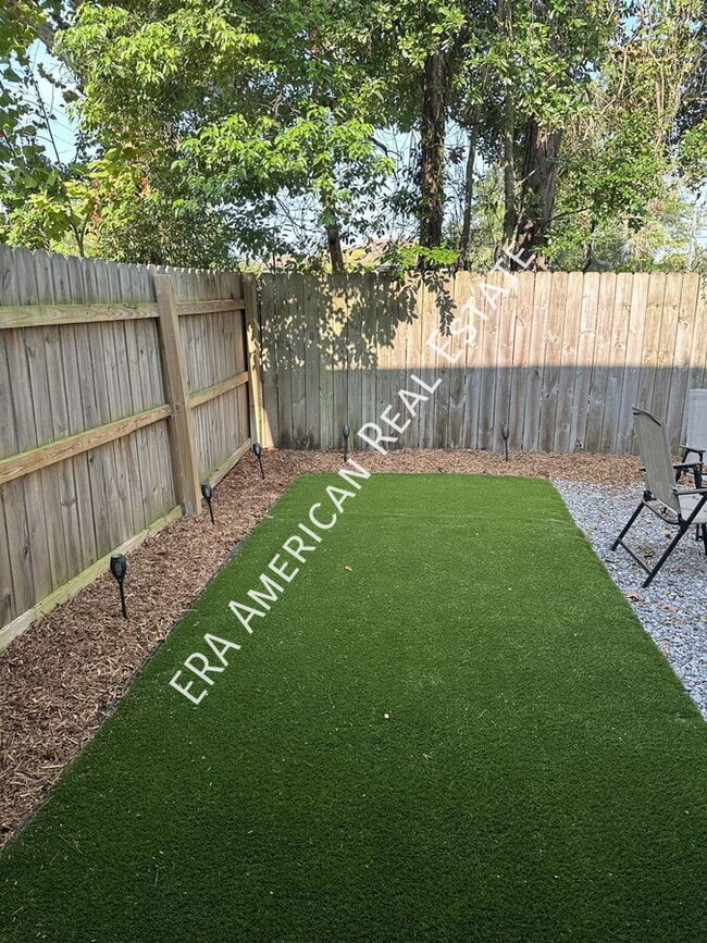 Building Photo - 5 Chatelaine Cir SE