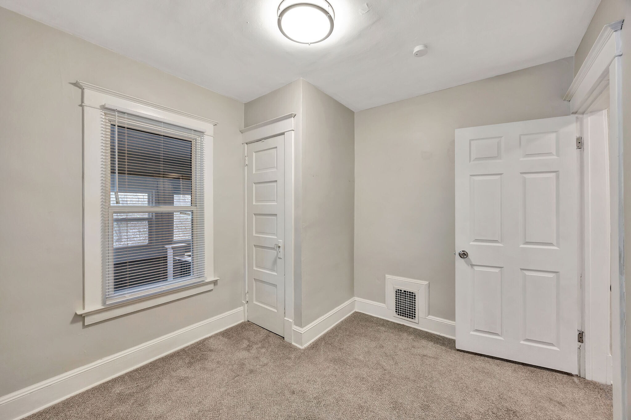 Building Photo - 2243 Hannaford Ave