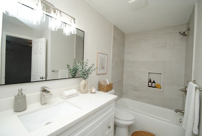 Building Photo - 2515 Yoakum Blvd