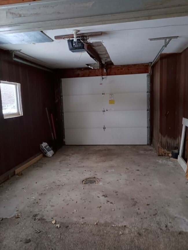 Building Photo - Private 2 bed 1.5 bath home in Spring Lake