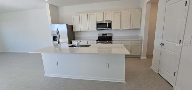 Building Photo - 548 Hart Ln