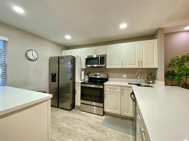 Building Photo - 3010 N Course Dr