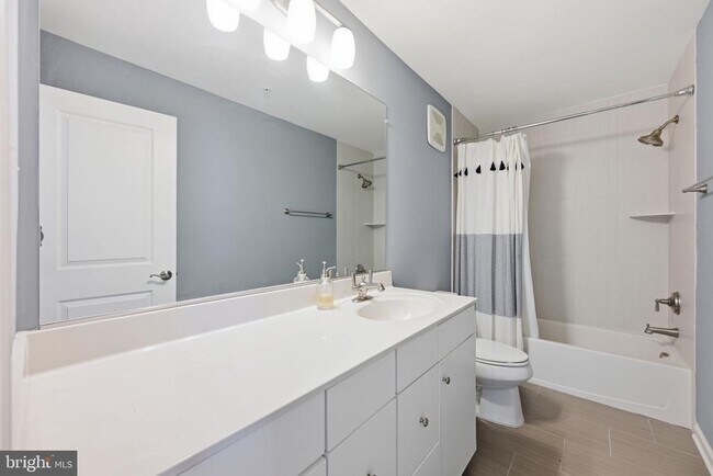 Building Photo - 9701 Tealbriar Dr