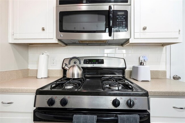 Building Photo - 3222 Tamarron Blvd