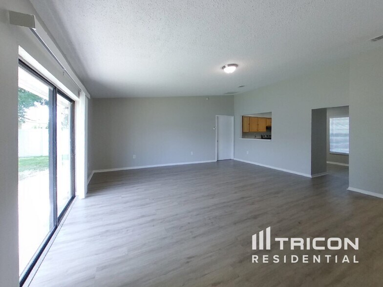 Building Photo - 641 Heraldo Ct