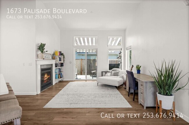 Building Photo - 1673 Palisade Blvd