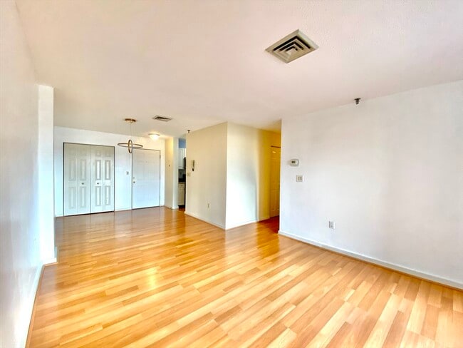 Building Photo - 90 Quincy Shore Dr