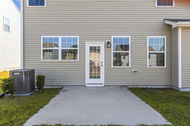 Building Photo - 624 Hiddenbrook Dr