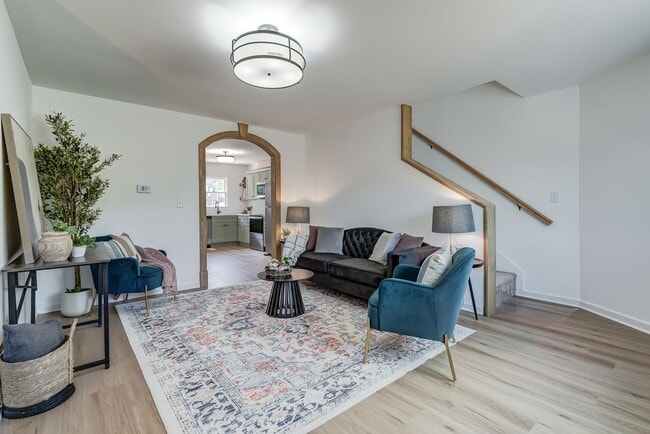 Building Photo - Completely Renovated 3 Bedroom Belmont Townhome Available Now!