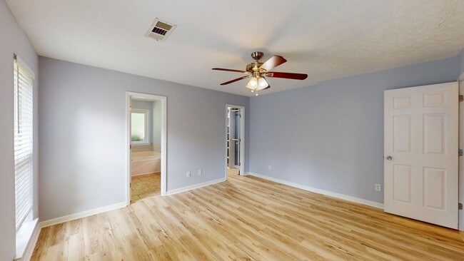 Building Photo - Lovely 3/2 in the Heart of Millbrook