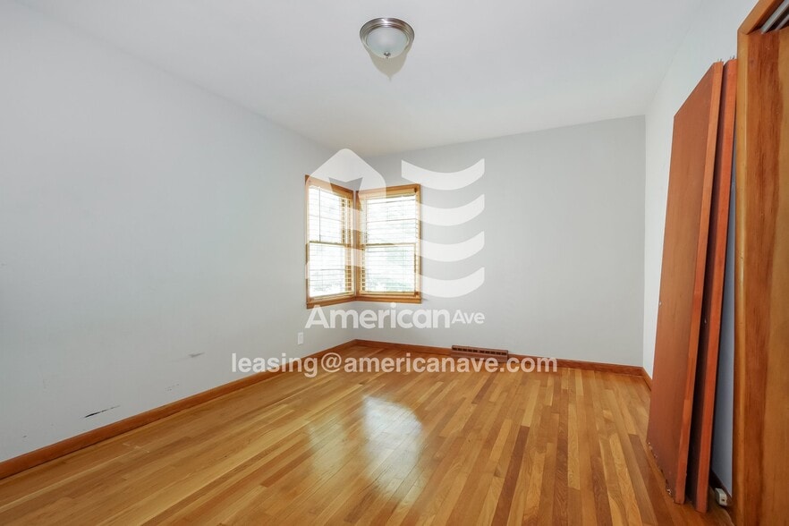 Building Photo - 4728 Roosevelt Ave