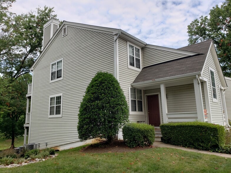 Front Entrance - 2920 Yarling Ct