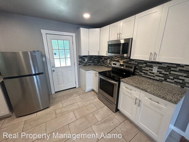 Building Photo - 3 br, 1 bath House - 1907 Burnet Street