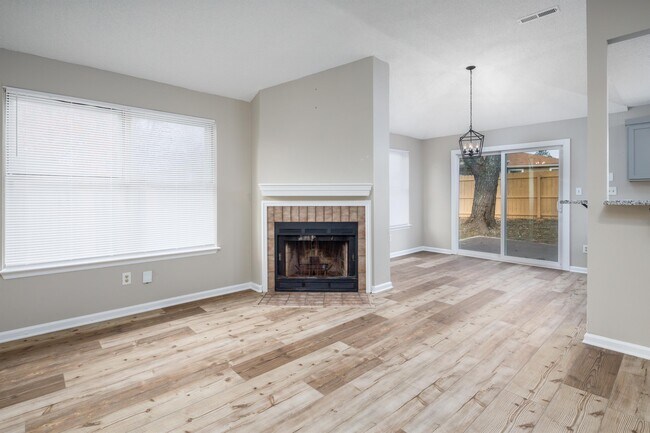 Building Photo - 117 Willow Bluff Dr