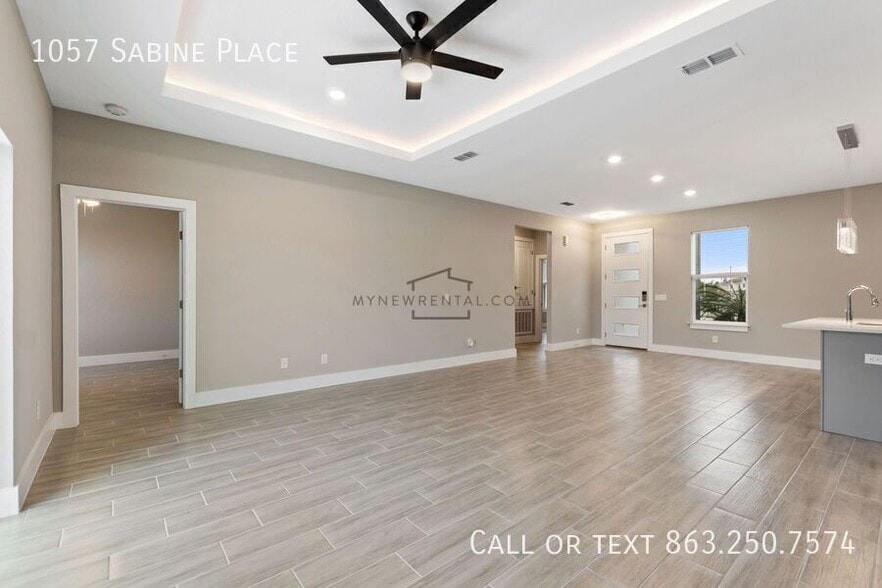 Building Photo - 1057 Sabine Pl