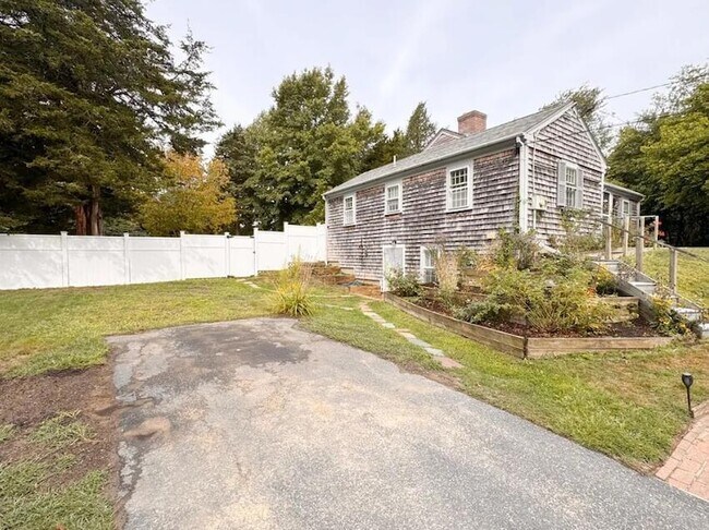 Building Photo - 6 Chipman Rd
