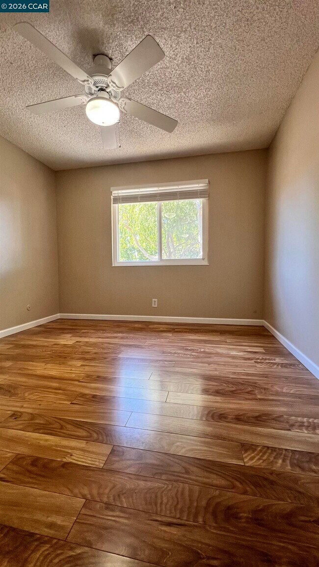 Building Photo - 2828 Royal Ann Ln