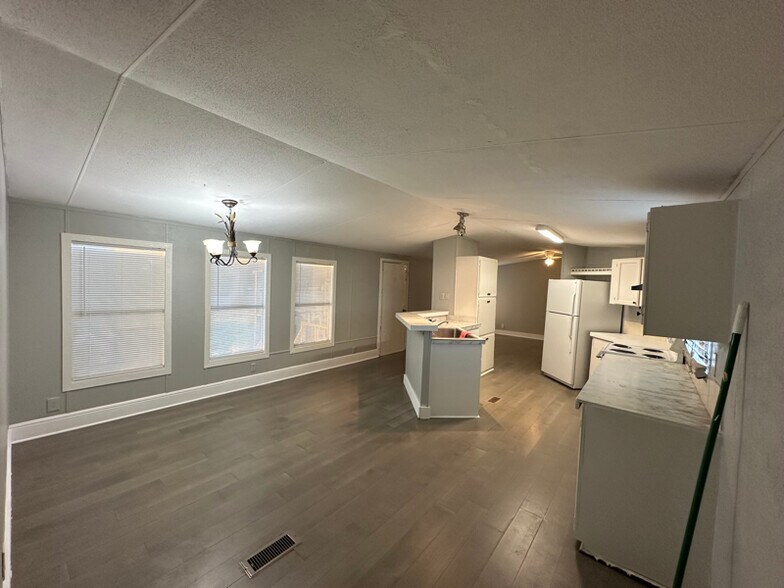 Building Photo - 8749 Co Rd 3602