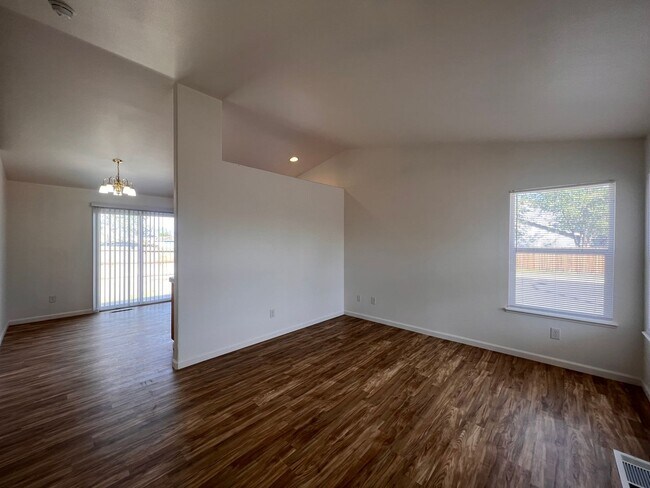 Building Photo - 3 bedroom Home in Donner Trail Estates, Fernley