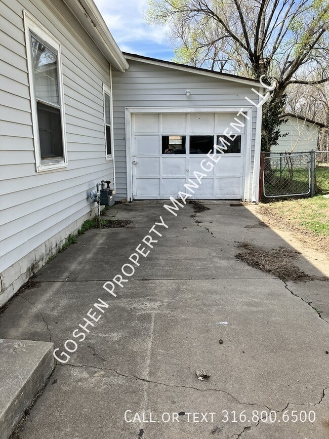 Building Photo - 1821 S Grove St