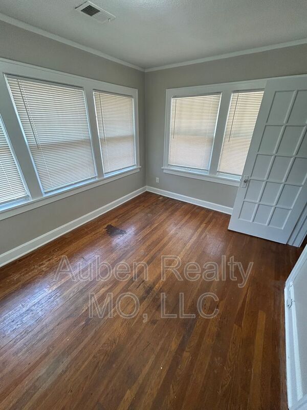 Building Photo - 5426 Harrison St