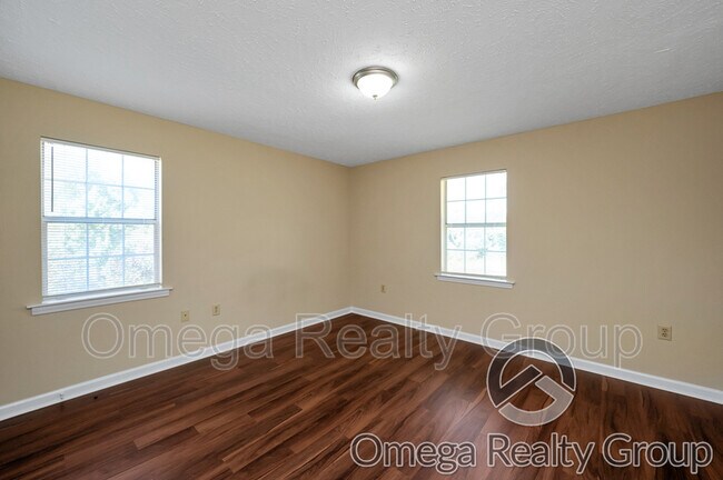 Building Photo - 156 Patton St W