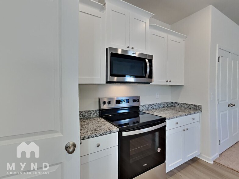 Building Photo - 130 New Villas St