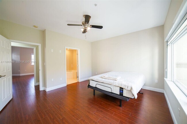 Building Photo - 2729 NE 184th Way