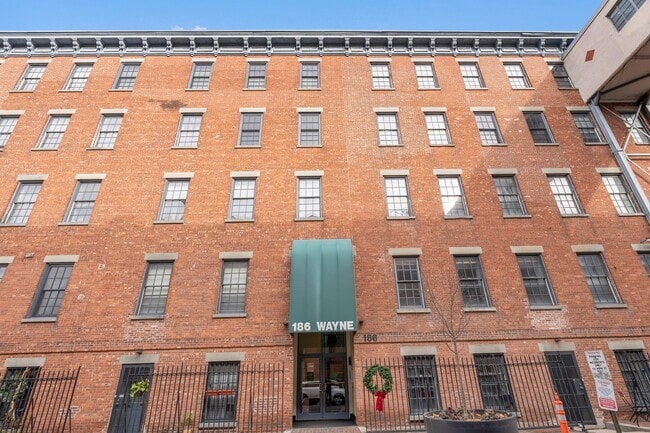 Building Photo - 186 Wayne St