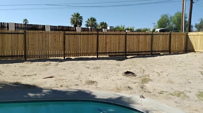 Building Photo - Pool Home in 29 Palms