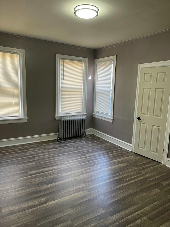 Building Photo - 6437 N Broad St