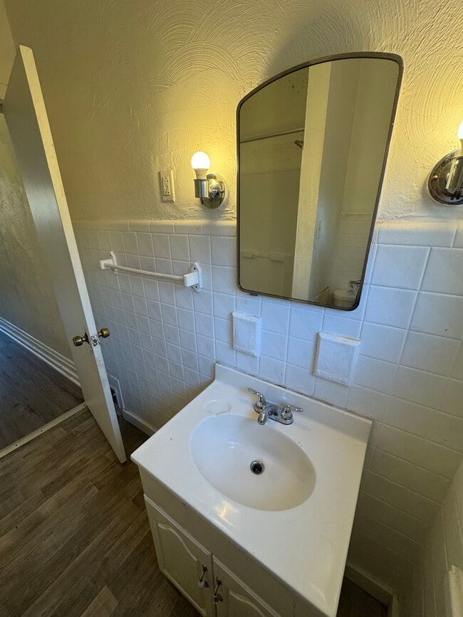 Building Photo - 2903 Stayton St