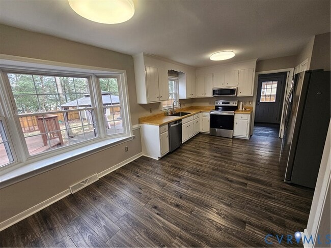 Building Photo - 517 Pleasanthill Dr