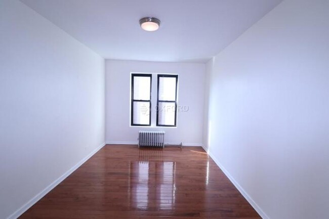 Building Photo - 2 bedroom in Queens NY 11354