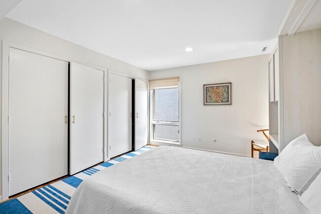 Building Photo - 2 Brackett Pl