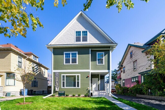 Building Photo - 2109 Aldrich Ave S