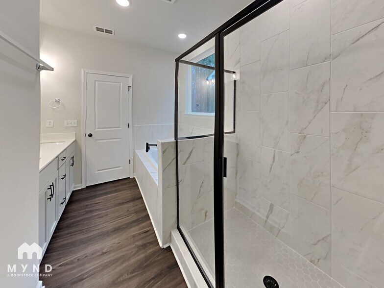 Building Photo - 667 Riverwood Pass