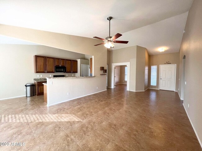 Building Photo - 721 E Jasper Dr