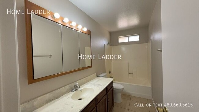 Building Photo - 3213 E Hartford Ave