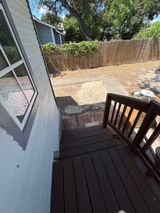 Building Photo - 143 E Baylor St